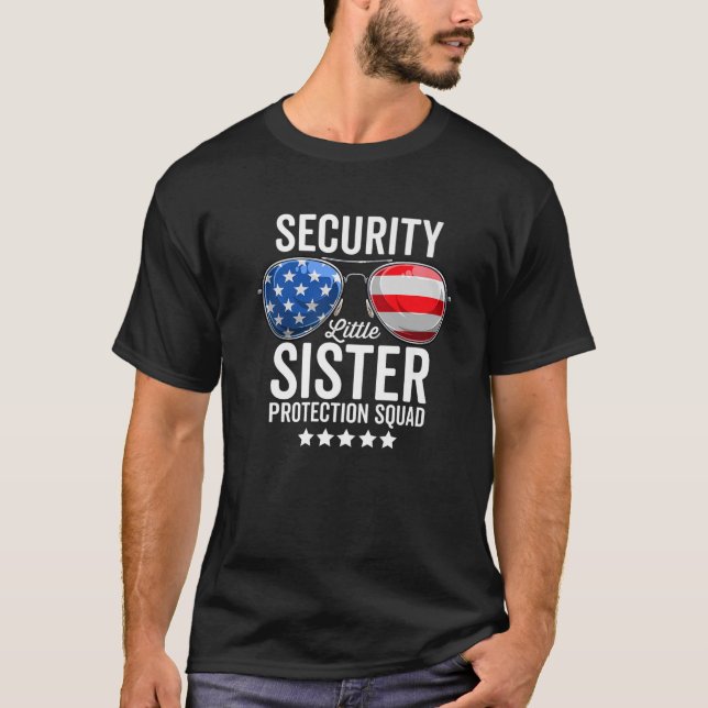 Little Sister Protection Squad Funny Big Brother S T-Shirt (Vorderseite)