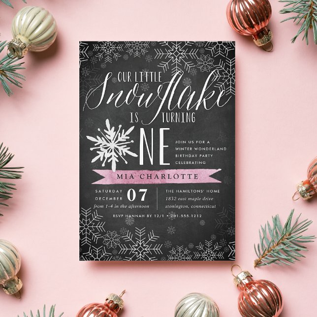 Little Snowflake Pink Chalkboard Erster Geburtstag Einladung (Von Creator hochgeladen)