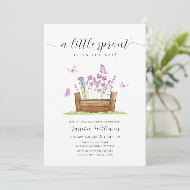Little Sprout Meadow Lavender Garden Baby Shower Einladung (Stehend Vorderseite)