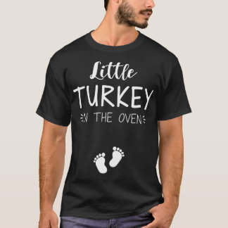 Little Truthahn in Ofen Erntedank Schwangerschaft  T-Shirt