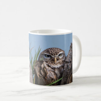 Little Uhu am Baumstamm Kaffeetasse