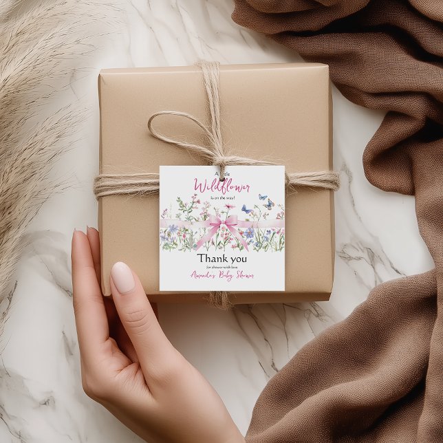 Little Wildflower Floral Girl Pink Bow Baby Shower Geschenkanhänger (Von Creator hochgeladen)