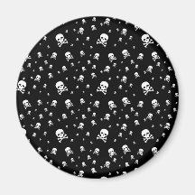 Littles White Pirates Skulls auf schwarzem Hinterg