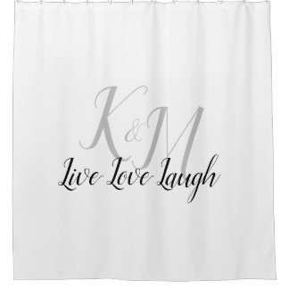 Live-Liebe lachen mit den Initialen des Paares Duschvorhang