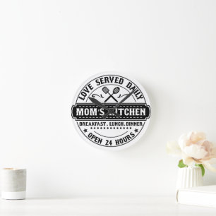 Lived Served Daily - Mama Kitchen Clock Runde Wanduhr