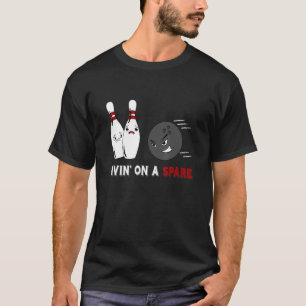 Livin' auf einem Spare-Bowler-Strick Bowling Ball T-Shirt