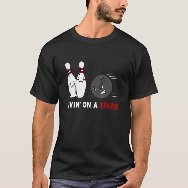 Livin' auf einem Spare-Bowler-Strick Bowling Ball T-Shirt (Vorderseite)