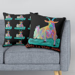 Livin La Vida Goata Funny Screening Goat Design Kissen<br><div class="desc">Diese farbenfrohe schreiende Ziege ist Livin La vida Loca. Hier ist das perfekte personalisierte Polster für diejenigen, die Liebe haben, das Leben voll zu leben. Dieses Kissen ist vollständig anpassbar, können Sie eine Hintergrundfarbe Ihrer Wahl hinzufügen, die Größe der Bilder und Text, sogar ändern Sie den Slogan von 'Livin La...</div>