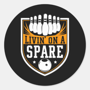 Livin On a Spare - Funny Bowling Gift Runder Aufkleber