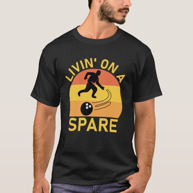 Livin' on Spare Bowling Liebhaber T-Shirt (Vorderseite)