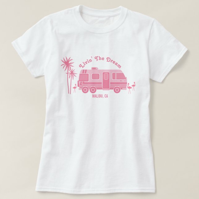 Livin' The Dream Pink RV Campingplatz Malibu Calif T-Shirt (Design vorne)