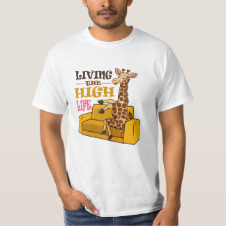 Living the High Life Funny Giraffe Sitzen auf Sofa T-Shirt
