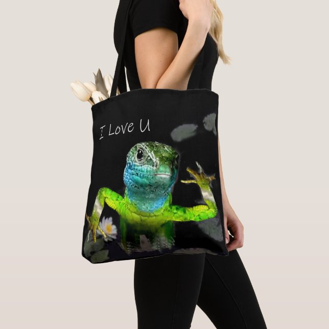 Liz liebend - Tote Tasche (Von Nahem)