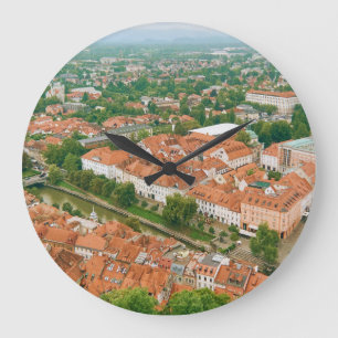 Ljubljana von oben große wanduhr