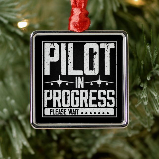 Loading… Pilot Upgrade in Progress Flight School Ornament Aus Metall (Baum)