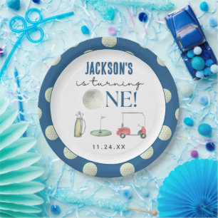 Loch in einem Golfjungen zum Geburtstag Pappteller