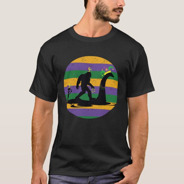 Loch Ness Big Foot Alien Ride Wieder Funny Mardi G T-Shirt (Vorderseite)