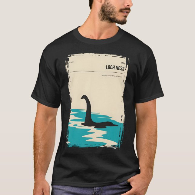 Loch Ness Scotland Cryptid Book Cover Poster T-Shirt (Vorderseite)