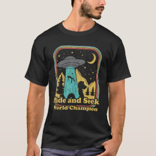 Loch Ness versteckt sich und sucht Champion Nessie T-Shirt