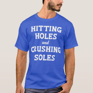 Löcher treffen und Sohlen zerquetschen Lustiges Co T-Shirt