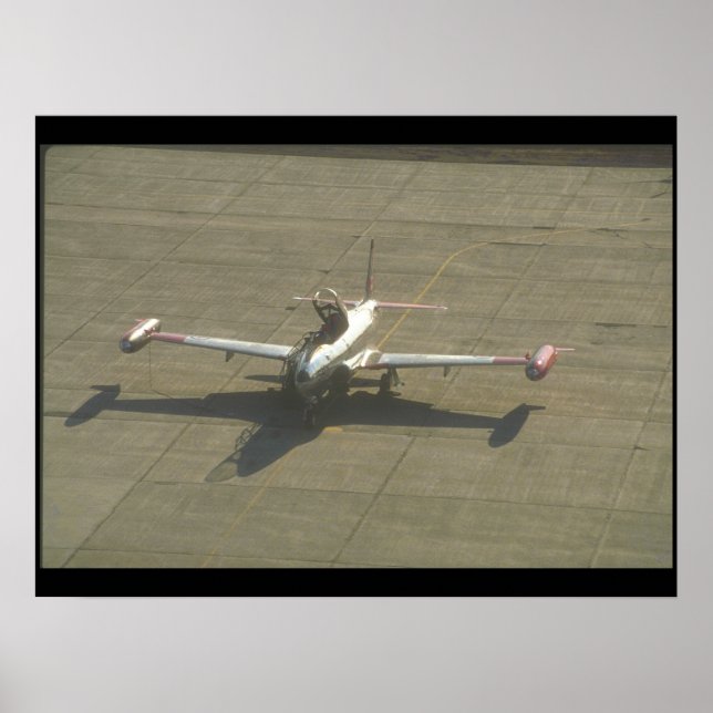 Lockheed T-33 Trainer Landung_Militärische Luftfah Poster (Vorne)