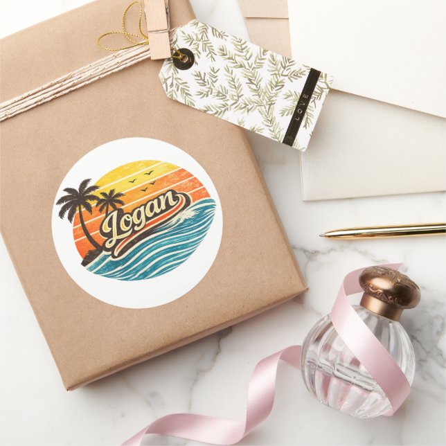 Logan Retro-Sonnenuntergangs-Name-Design Runder Aufkleber (Schenken)