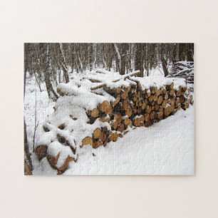 Logging Pile im Waldpuzzle mit Geschenkboxen Puzzle