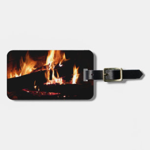 Loggt sich in der Feuer-Feuer-Fotografie ein Gepäckanhänger