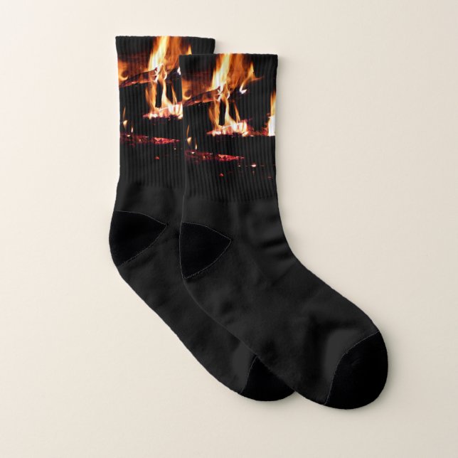 Loggt sich in der Feuer-Feuer-Fotografie ein Socken (Paar)