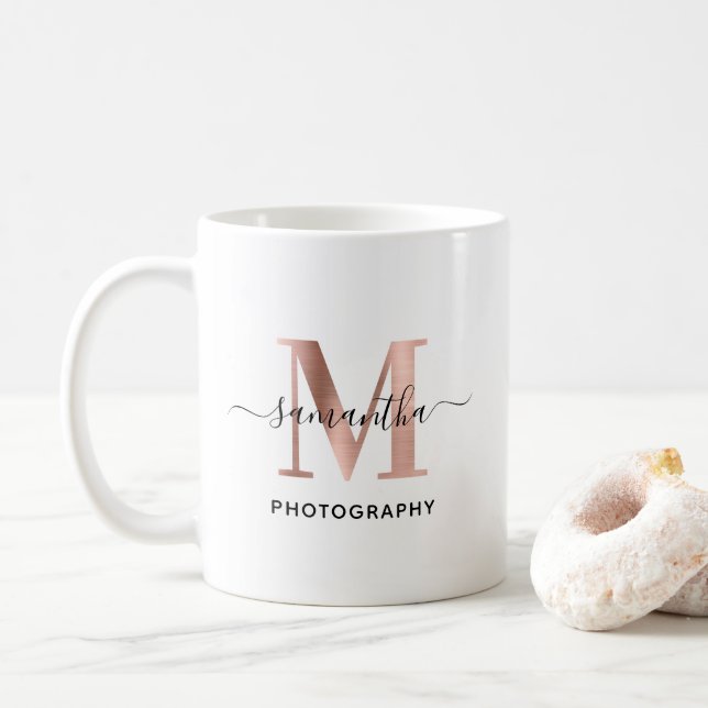Logo der Rose Gold M Monogram Kaffeetasse (Mit Donut)