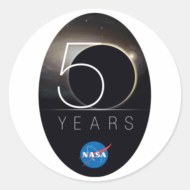 Logo für das 50-jährige Jubiläum der NASA Runder Aufkleber (Vorderseite)