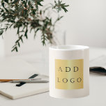 Logo für die Farbgestaltung in Beigetönen Kaffeetasse<br><div class="desc">Beige,  cremefarbene Unterlage. Persönliche Gestaltung und Hinzufügen Ihres Firmenlogos</div>