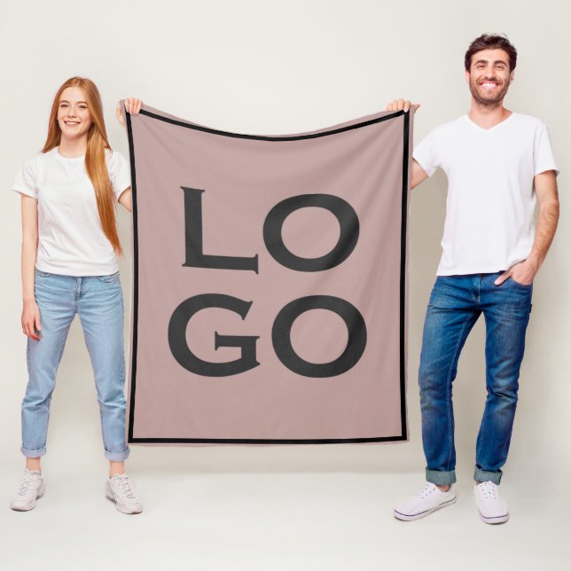 Logo für Unternehmen oder Unternehmen auf Dusty Pi Fleecedecke (Beispiel)