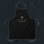 Logo-Leder mit elegantem schwarzem Drehbuch Schürze<br><div class="desc">eine schwarze Schürze mit Firmenlogo und Branding. Die schwarzen Farben und Textdetails können personalisiert sein.</div>