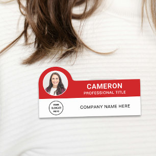 Logo-Mitarbeiter von Red Modern Foto Company Namensschild