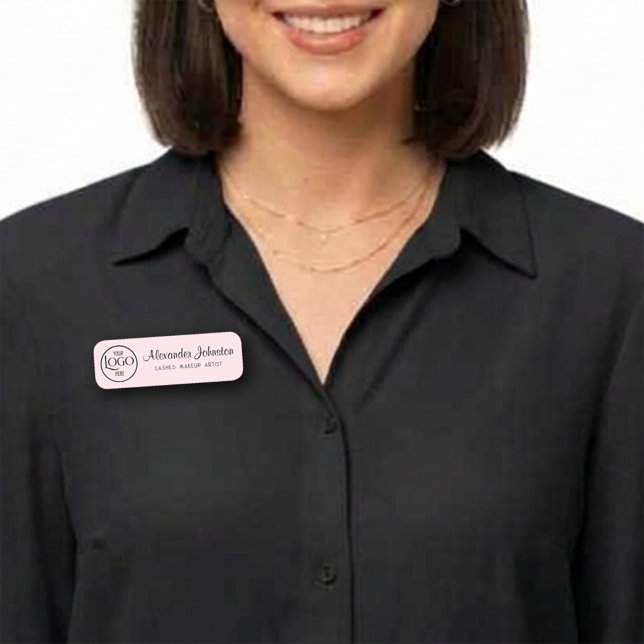 Logo on Pink Black Script Lash Makeup Artist Namensschild (Logo on Pink Black Script Lash Makeup Artist Name Tag)