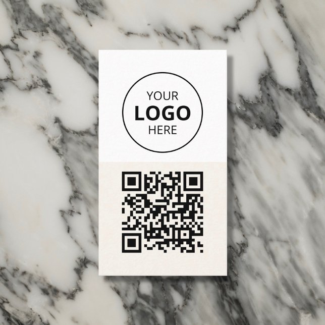 Logo-QR-Code Minimalistisch Beige Visitenkarte (Von Creator hochgeladen)