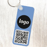 Logo QR Code Werbung für das Blue Business Brandin Schlüsselanhänger<br><div class="desc">Fügen Sie Ihr eigenes Logo und QR-Code zu diesem auffallenden minimalistisch beruflichen Design hinzu. Ideal für Mitarbeiter- und Mitarbeitermarken oder als Werbeprodukt für Ihre Mitarbeiter,  Kunden und Kunden. Als Geschenk bei einem Start,  einer Messe oder einer Firmenveranstaltung.</div>