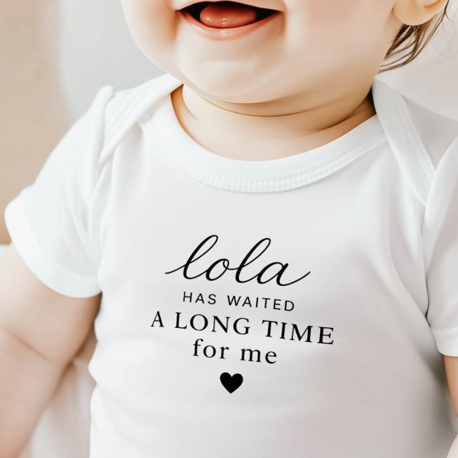 Lola Has Waited Baby Bodysuit Geschenk Strampler (Von Creator hochgeladen)