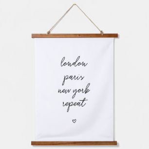 'London Paris New York Wiederholung' Wandteppich Mit Holzrahmen