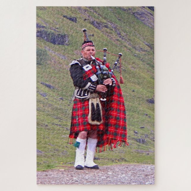 Lone Scottish bagpiper, Highlands, Schottland 2 Puzzle (Vertikal)