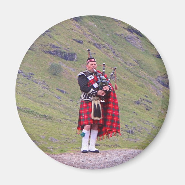 Lone Scottish bagpiper, Highlands, Schottland Magnet (Vorne)