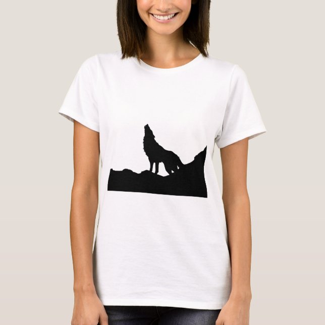Lone Wolf Stehend auf einem Hügel T-Shirt (Vorderseite)