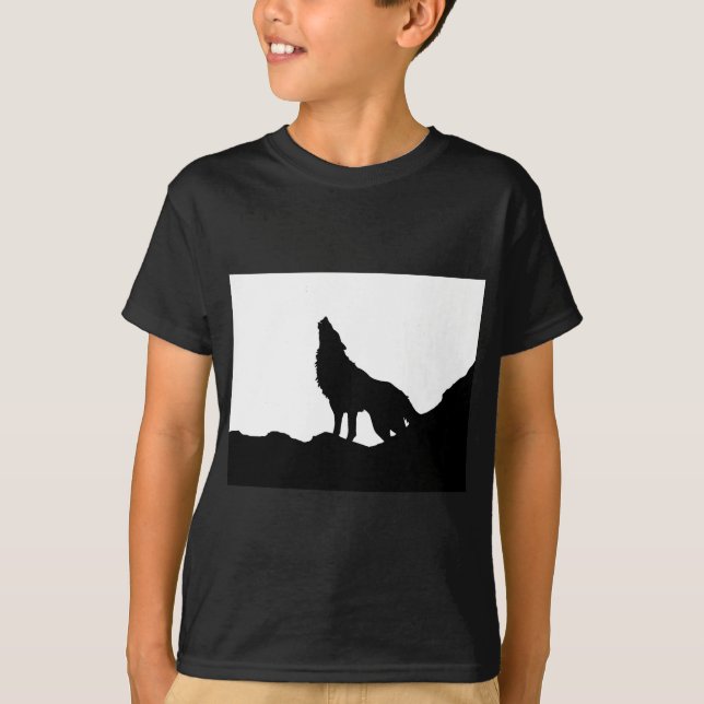 Lone Wolf Stehend auf einem Hügel T-Shirt (Vorderseite)