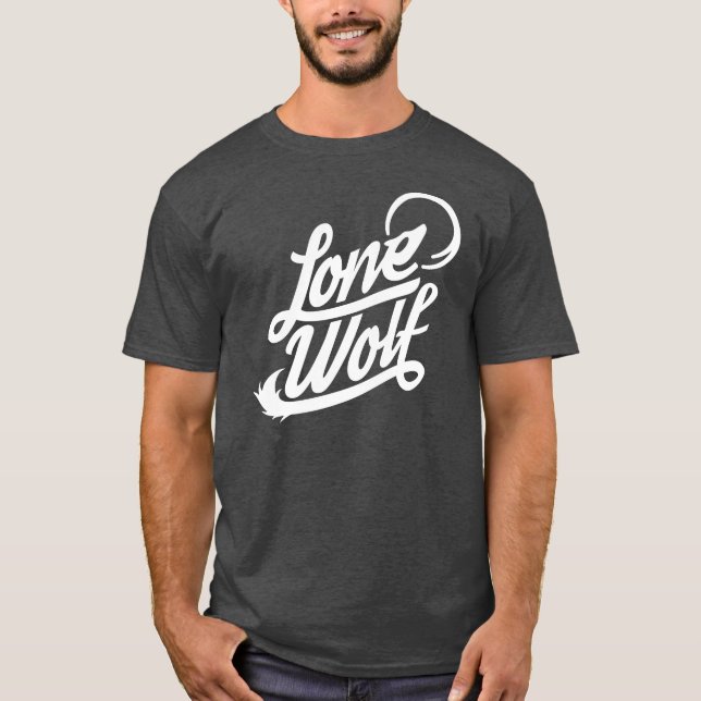 Lone Wolf Typografisches T-Shirt (Vorderseite)