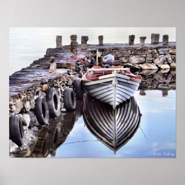 Lonely Boat Print oder Poster (Vorne)
