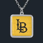 Long Beach Staat Versilberte Kette<br><div class="desc">Karo aus diesen California Staat University Long Beach Designs! Zeigen Sie Ihren kalifornischen Staatsstolz mit diesen neuen Universitätsprodukten. Diese machen die perfekten Geschenke für den Long Beach Student, Alumni, Familie, Freund oder Fan in Ihrem Leben. Alle diese Zazzle Produkte sind mit Ihrem Namen, Klassenzimmer oder Club individuell einstellbar. Geh Long...</div>