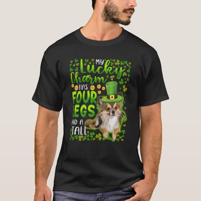 Long Haired Tan Chihuahua Green Hat Charm St Patri T-Shirt (Vorderseite)