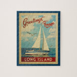 Long- Islandsegelboot-Vintage Reise New York Puzzle<br><div class="desc">Dieses füllten Grüße von den Seeausrüstungsbeschreibungen Vintager Reise Long- Islandnew york ein Bootssegeln auf dem Wasser mit Seemöwen und einem blauen Himmel mit herrlichen geschwollenen weißen Wolken.</div>