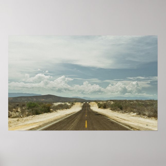 Long Straight Road durch mexikanische Baja Landsch Poster (Vorne)